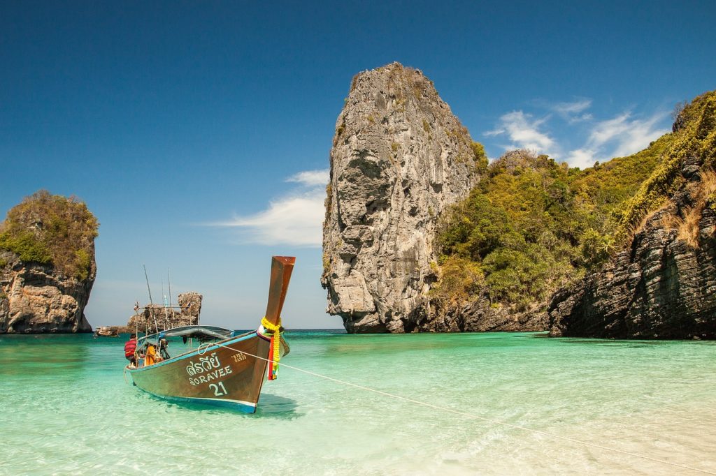 beach, boat, lagoon-1867026.jpg