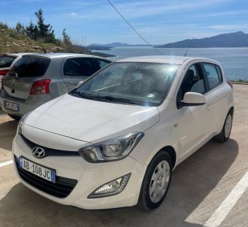 Vehicle rental Sarande